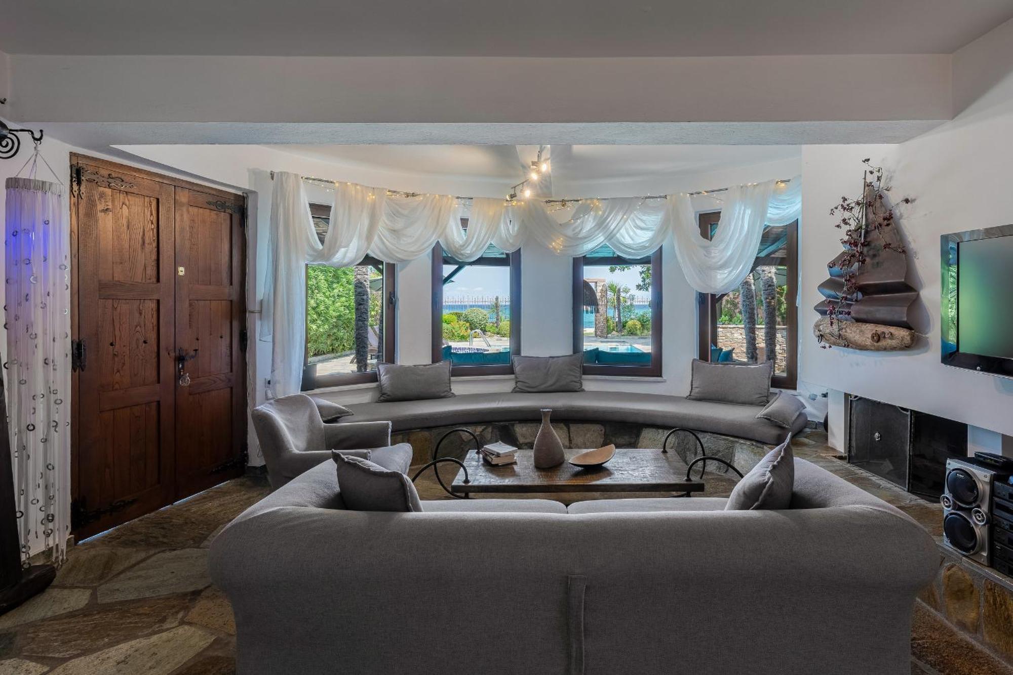 Efharis Beachfront Villa Platamonas Zewnętrze zdjęcie